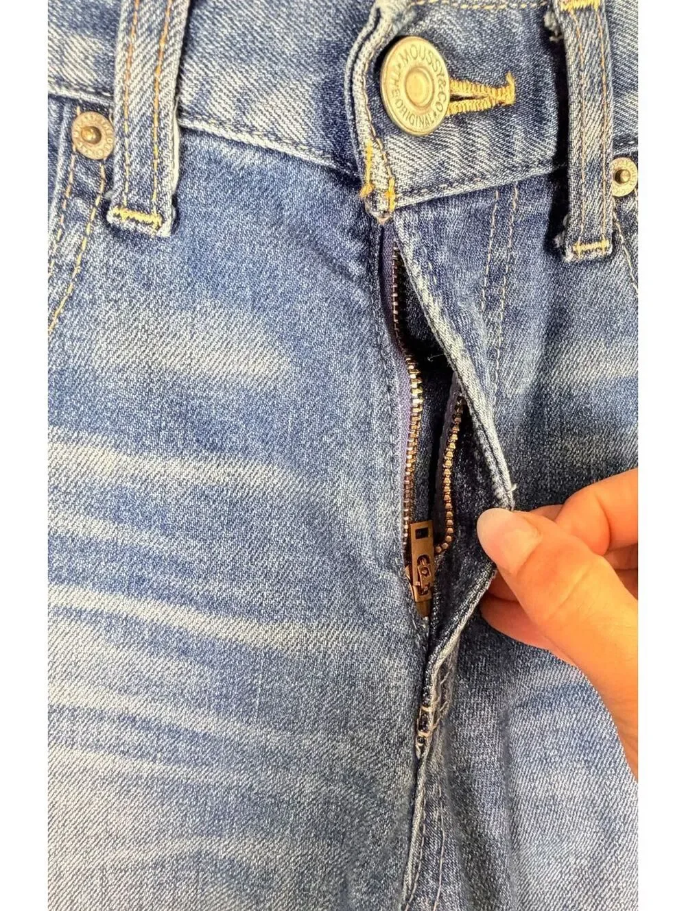 MOUSSY Nylon Fit Straight Slim Jeans 0108AC12-1580 Light Wash Denim Size 26